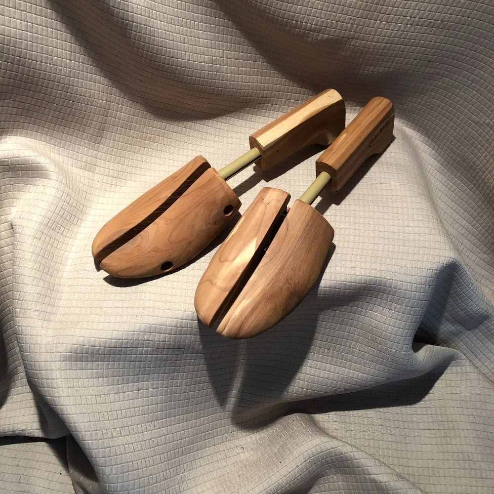GH Bass cedar wood shoe tree stretchers, size Large